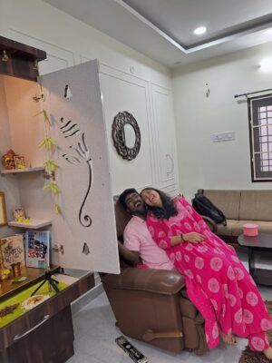 sathya sai krishnan Instagram - Ayudha pooja diaries🤍

✨happy ayudha pooja to all🙏

👗 @jovarsh_boutique 

#happy #ayudhapooja #celebration #enjoy #life #couples #couplegoals❤ #festival #pandiyanstores #pandiyanstorestodayepisode #vijaytv #kurthi #salwar #festivwear #collection #insta #instapic #instalike #instagood