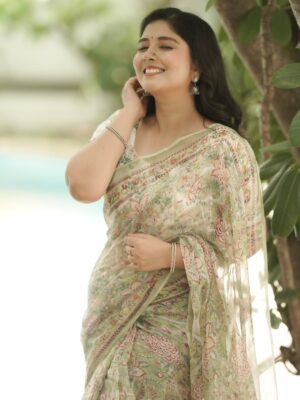 sathya sai krishnan Instagram - 🤍Draped in heritage, adorned with elegance✨

Costumes - @kaarigai.sarees
Photography - @camerasenthil 
Makeup & Hair - @deepi_makeupartistry 
Shoot organised by @rrajeshananda

#saree  #whitesaree #sareelove #sareelover #sareelovers #likes #trending #trendingnow #trend #viral #likes #insta #instagood #instagram #instalike #insta #instafashion #reelsinstagram #reels #reelkarofeelkaro #reel #vijaytelevision #vijaytv #vijay #disney #arası #ps2 #pandianstores