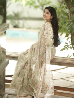 sathya sai krishnan Instagram - 🤍Draped in heritage, adorned with elegance✨

Costumes - @kaarigai.sarees
Photography - @camerasenthil 
Makeup & Hair - @deepi_makeupartistry 
Shoot organised by @rrajeshananda

#saree  #whitesaree #sareelove #sareelover #sareelovers #likes #trending #trendingnow #trend #viral #likes #insta #instagood #instagram #instalike #insta #instafashion #reelsinstagram #reels #reelkarofeelkaro #reel #vijaytelevision #vijaytv #vijay #disney #arası #ps2 #pandianstores
