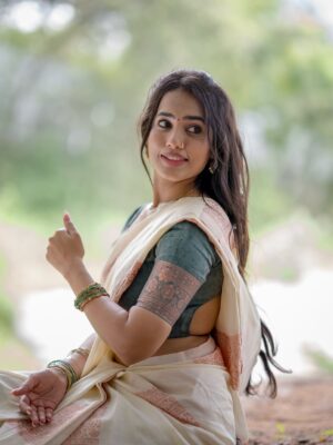 swetha ghattamaneni Instagram - ą°µą°æą°Øą°¾ą°Æą° ą°ą°µą°æą°¤ą°æ ą°¶ą±ą°ą°¾ą°ą°¾ą°ą°ą±ą°·ą°²ą±ā¤ļø
šø: @shutterromance_
Outfit: @urbannchic