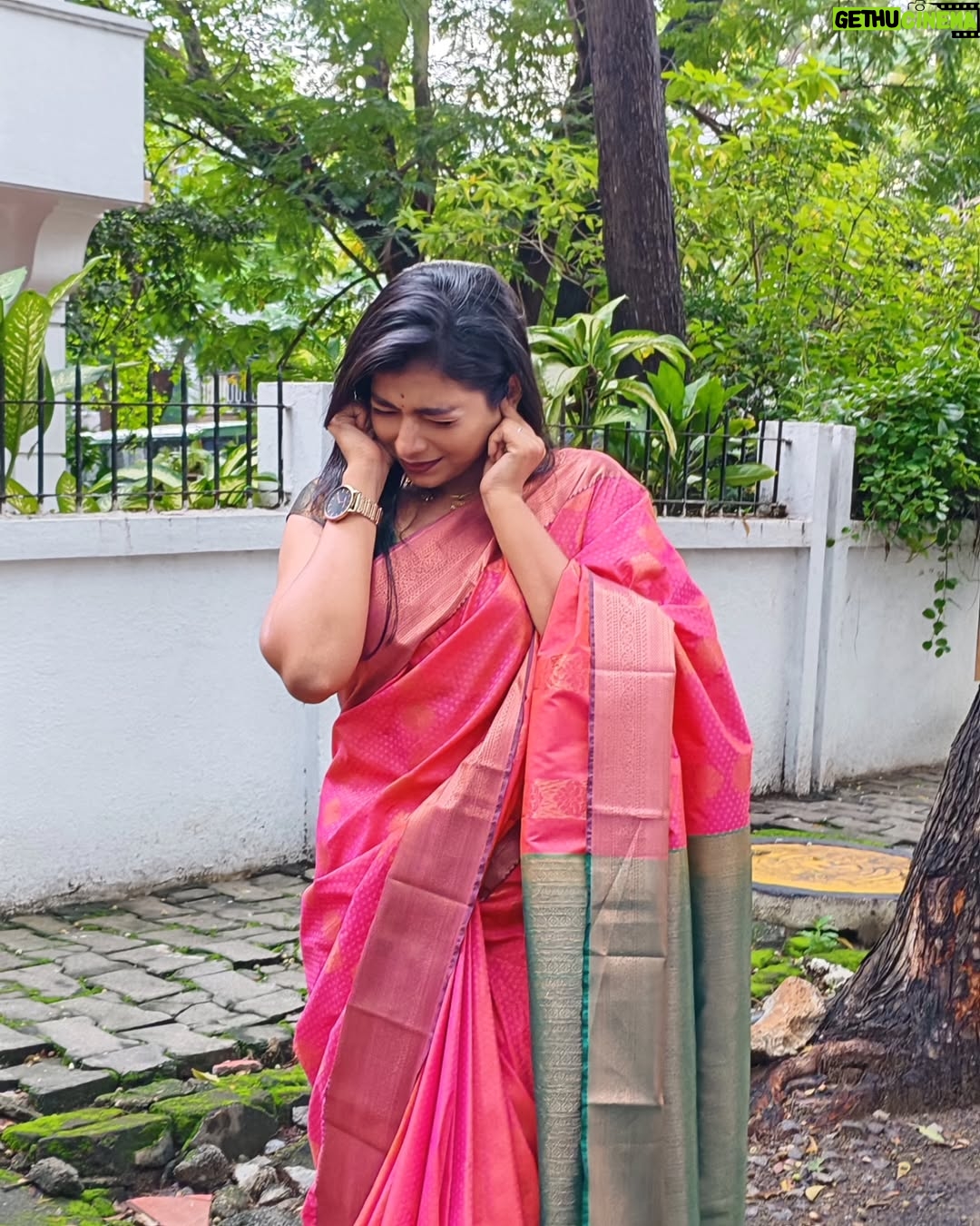 swetha kumar - 18K Likes - Happy & safe deepavali to everyone🪔🩷💚May this deepavali bring you success💪🏻 happiness😍and inner wish😇 

அனைவர்க்கும் இனிய தீபாவளி நல்வாழ்த்துக்கள்♥️⭐✨ @swethakumar_off

#happydeepavali #deepavali #diwali #2025 #festival #tradional #saree #candid #photo #crackers #tamilgirl #instagood #post #trending #instagram #facebook #threads #swethakumar_off