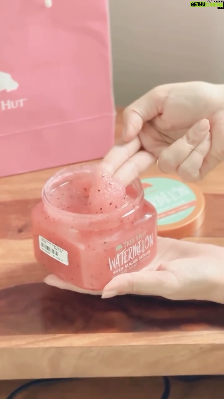 tanaya Gupta - 1.7K Likes - Obsessed with Tree Hut's Watermelon Scrub ever since I tried it! 🌴 And I'm over the moon😍 Watermelon goodness for a refreshing start, infused with Shea butter and gentle exfoliants that leave my skin visibly smoother and glowing. Perfect for a pampering session! 💆‍♀️ Get yours now on Amazon India! 🌟

#AmazonBeautyverse2025 #Treehut #treehutindia  #AmazonInfluencers #BeautyMeetsUniverse #AmazonBeautyIndia #MakeupMeetsMetaverse #BeautyEventOfTheYear #ShopOnAmazon
