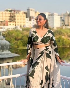 tanaya Gupta Instagram - Soaking in the beauty of the city of lakes!! #Udaipur
Wearing: @shop_sew
#Udaipur #Rajasthan #CityOfLakes #UdaipurDiaries #UdaipurCity #LakeCity #IncredibleIndia #Rajasthantourism #Travel #Royal #dhoti #dhotiset #indowestern #ethnicfusion
