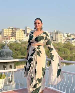 tanaya Gupta Instagram - Soaking in the beauty of the city of lakes!! #Udaipur
Wearing: @shop_sew
#Udaipur #Rajasthan #CityOfLakes #UdaipurDiaries #UdaipurCity #LakeCity #IncredibleIndia #Rajasthantourism #Travel #Royal #dhoti #dhotiset #indowestern #ethnicfusion