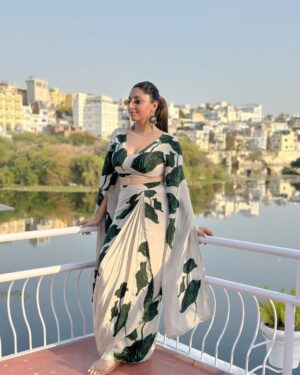 tanaya Gupta Instagram - Soaking in the beauty of the city of lakes!! #Udaipur
Wearing: @shop_sew
#Udaipur #Rajasthan #CityOfLakes #UdaipurDiaries #UdaipurCity #LakeCity #IncredibleIndia #Rajasthantourism #Travel #Royal #dhoti #dhotiset #indowestern #ethnicfusion
