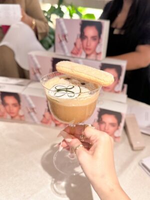 tanaya Gupta Instagram - I’m OBSESSED with the @anastasiabeverlyhills Impeccable Foundation! My honest review: it gets BETTER with time, zero oxidation, and no cracks!
#beauty #foundation #anastasiabeverlyhills #makeup #beautyinfluencer #mumbaiinfluencer #mumbaibeauty