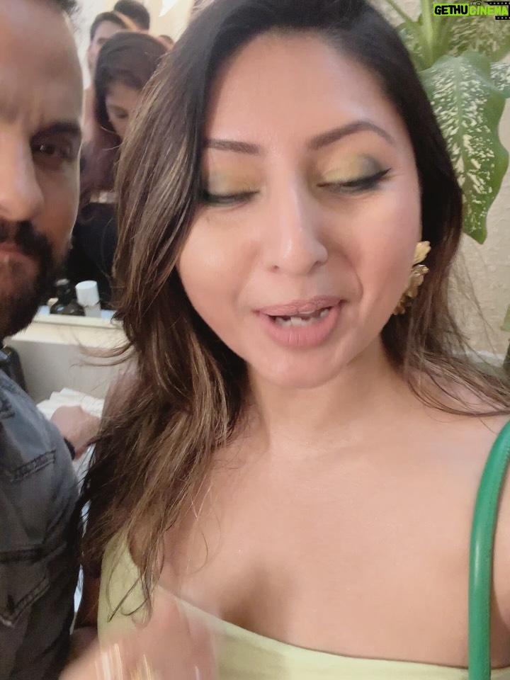 tanaya Gupta - 1.4K Likes - I’m OBSESSED with the @anastasiabeverlyhills Impeccable Foundation! My honest review: it gets BETTER with time, zero oxidation, and no cracks! 

#beauty #foundation #anastasiabeverlyhills #makeup #beautyinfluencer #mumbaiinfluencer #mumbaibeauty