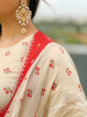 tanaya Gupta Instagram - There’s something about ethnic that exudes elegance and poise.
Wearing: @baisegaba
PR: @the.yellow.dot
Also, the Dhoom Dham Trunk show is on the 13th of August, you can check them out at stall no D26, NSCI Dome, Mumbai