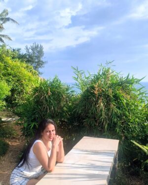 tania suri Instagram - Happy and grateful
📷- @yelloooothere
(Tags- Kerala, varkala, vacation, blessed)