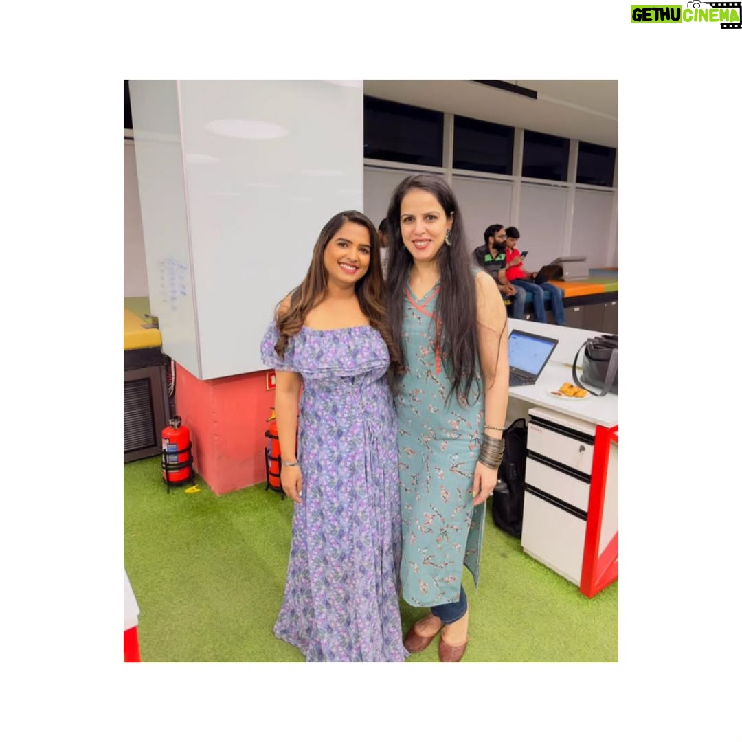tania suri - 361 Likes - GRATITUDE 🙏
THANK YOU swthrt❤️... @tania_suri  ll always remember your warmth, madness and that contagious smile... Thanks especially for all that effort on my last day... Love u🫶🤗... cheers🥂