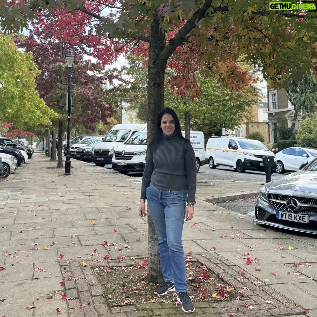 tania suri - 3 Likes - 🍁🍁🍁

#londonthrowback🇬🇧❤️ 

📷- @jain.avika
