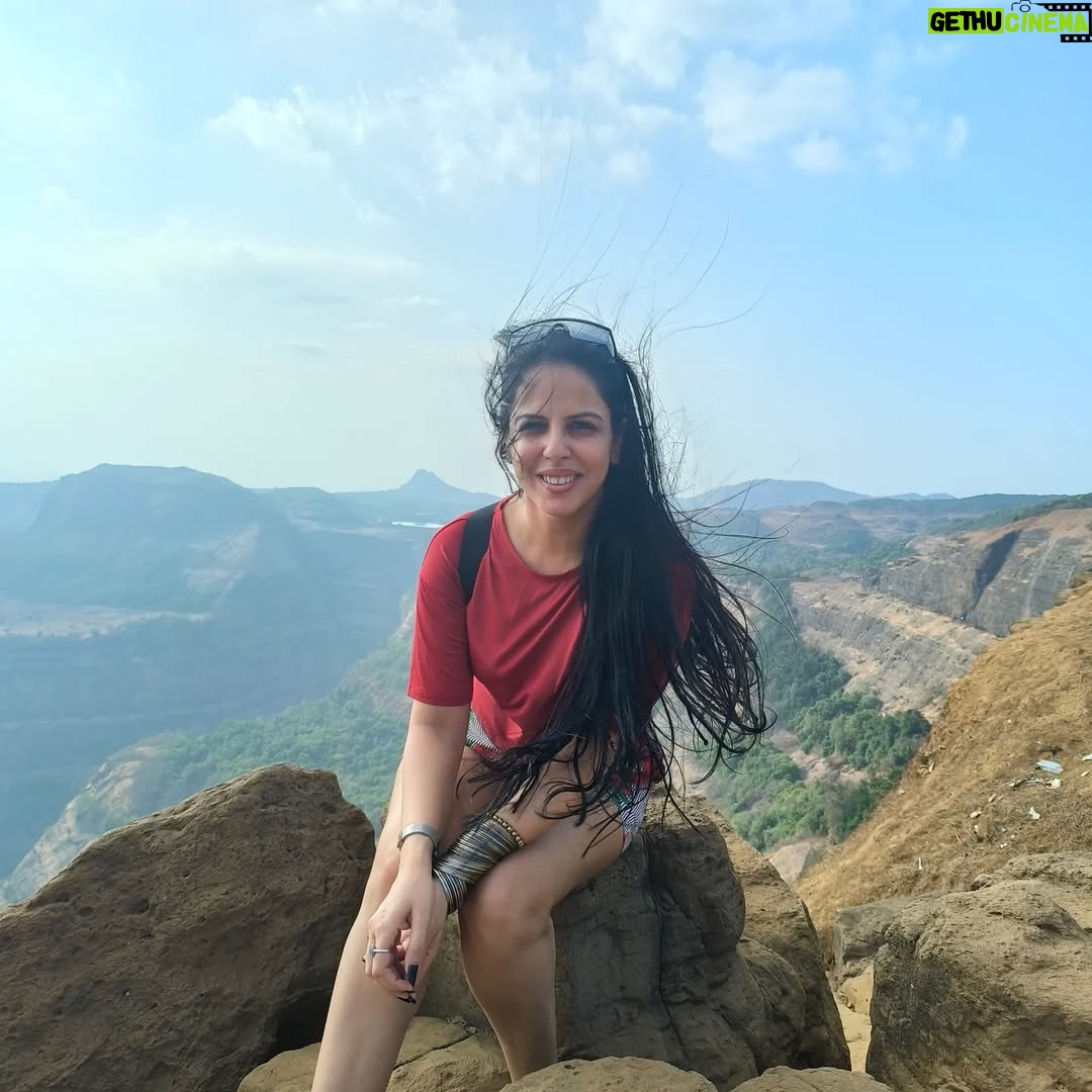 tania suri - 3 Likes - Carefree and happy

One of my best road trips is when this photo was taken.. the trip, the company, the place, the moment, all were 😍 

I don't remember who took this particular photo so here's thanking all 4 who made my heart and day so happy
@sangramgundewar @itsadityash @rahulk_0888 @behl.ankit 

#roadtrippin #lonavala