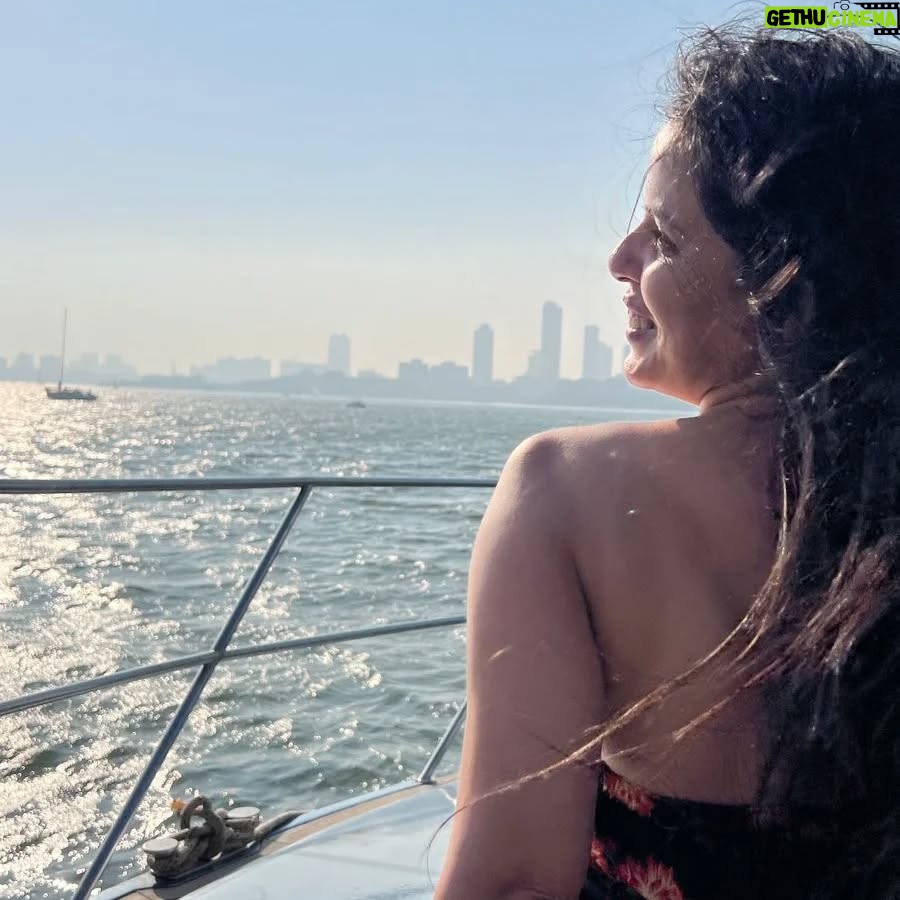 tania suri - 3 Likes - Messy hair, sunny day, the high seas and me ❤️ 

📷- @gaurav.__.sharma (thanks for this shot G 🤗)

(Sea, sailing, yatch, Mumbai, sunshine)