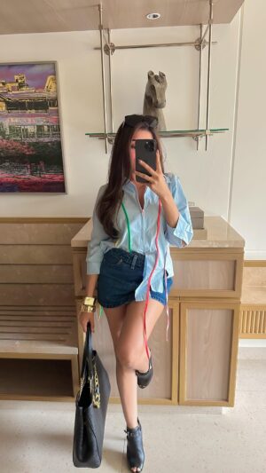 vedika Mehta Instagram - Casual or extra?? Couldnāt decide šš«š
Shirt @kor.world
Skirt from @bluer.co.in
( daily casuals , basis , shirt , denim skirt