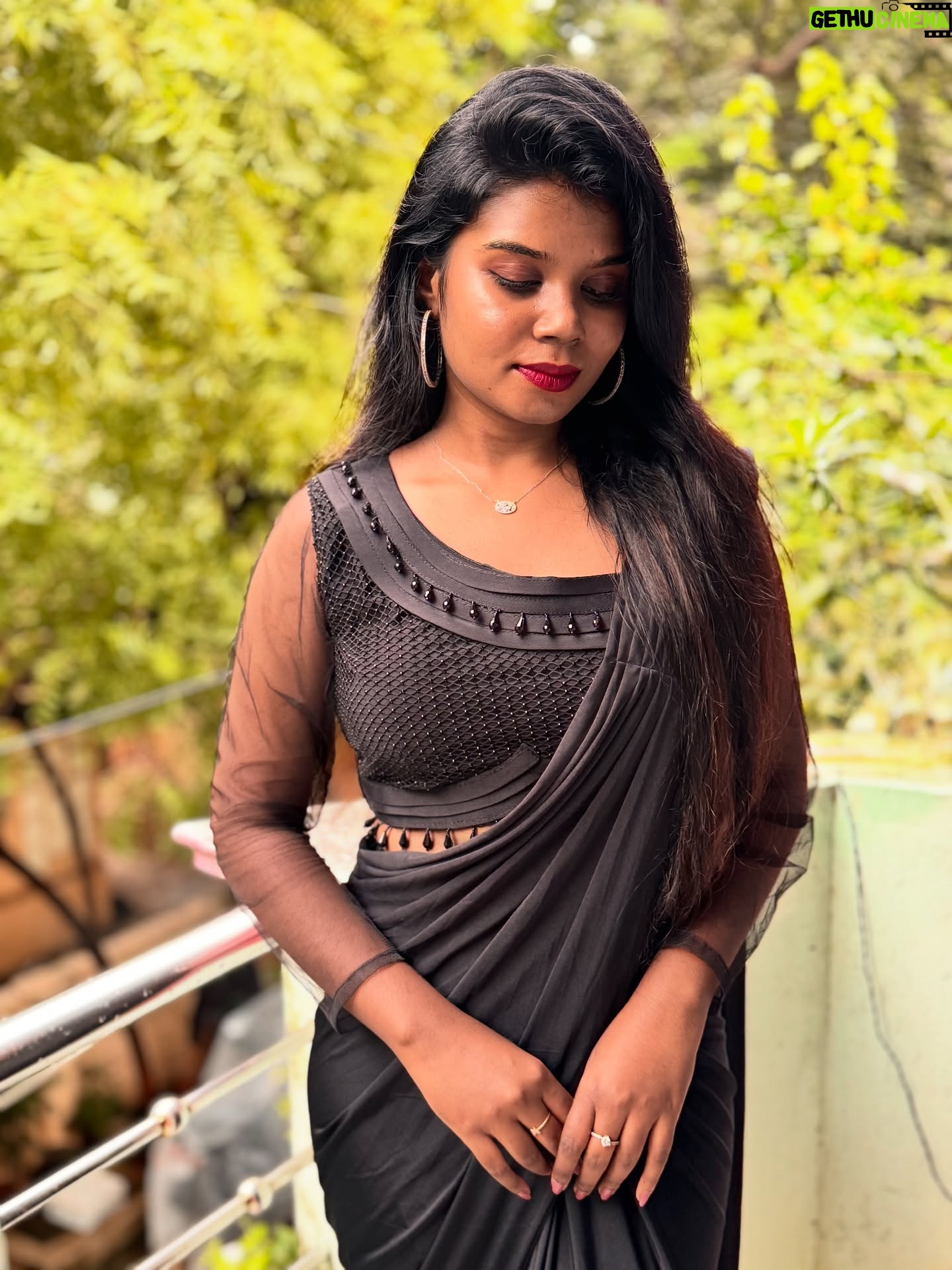 Aarthi Chandran - 6.7K Likes - Diwali in black- before the plot twist ✨ 
a goodbye to the colour that’s seen all my versions 🖤🌙
happy diwali, from my light to yours 🕯️🧨🎇🎆✨

#Diwali
#HappyDiwali
#Diwali2025
#FestivalOfLights
#DiwaliVibes
#DiwaliCelebration
#DiwaliMood
#DiwaliFeels
#DiwaliDecor
#DiwaliLook
#DiwaliReady
#LightsOfDiwali
#DesiVibes
#EthnicWear
#TraditionalLook
#IndianFestival
#DiwaliOutfit
#DiwaliSpecial
#PatakaLook
#FestiveSeason
#OOTD
#GlowUp
#LitDiwali
#DiwaliNight
#SparkleAndShine
#HomeDecor
#FamilyCelebration
#DiwaliCelebrations
#SweetDiwali
#mableaarthi