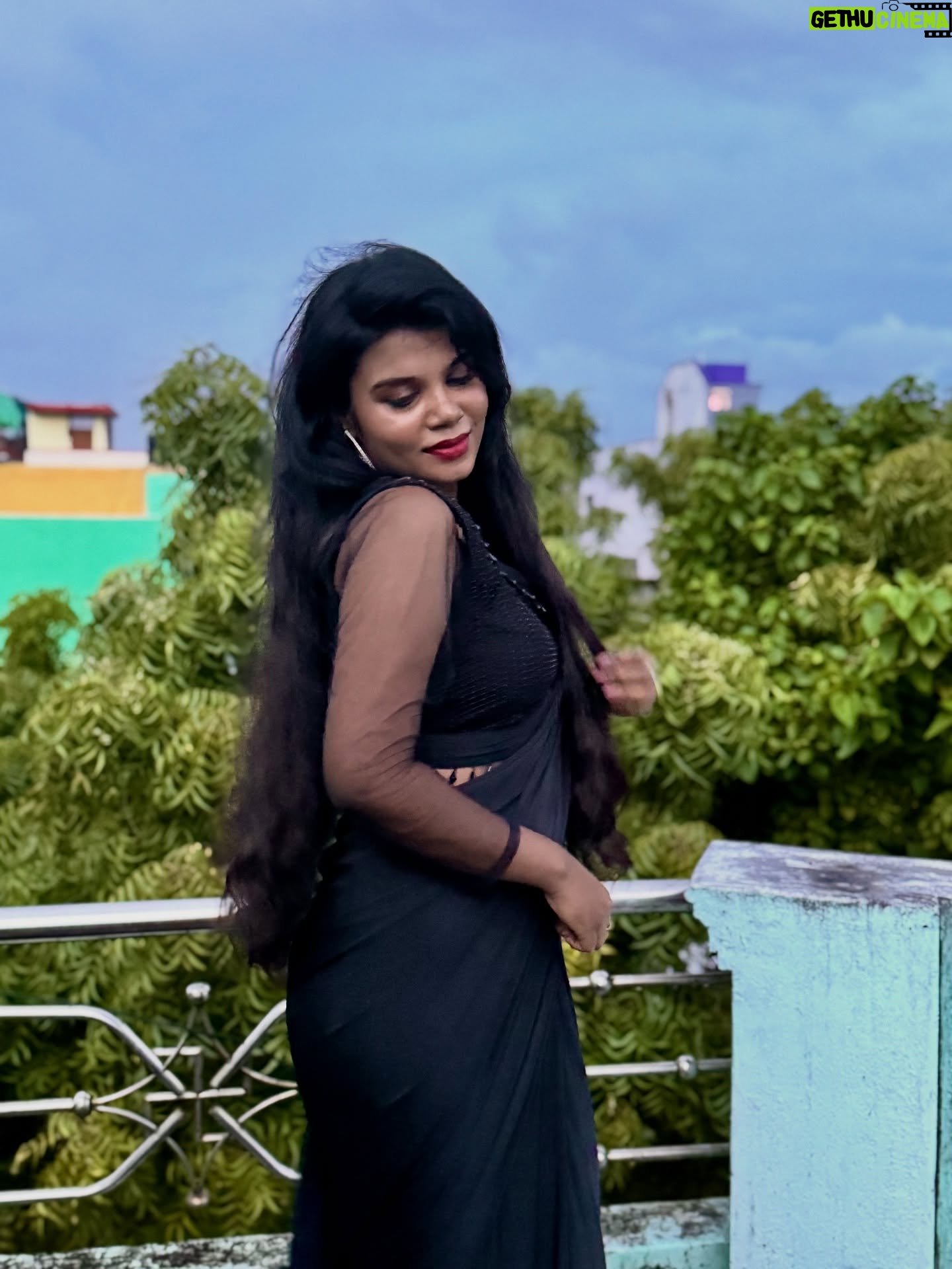 Aarthi Chandran - 6.7K Likes - Diwali in black- before the plot twist ✨ 
a goodbye to the colour that’s seen all my versions 🖤🌙
happy diwali, from my light to yours 🕯️🧨🎇🎆✨

#Diwali
#HappyDiwali
#Diwali2025
#FestivalOfLights
#DiwaliVibes
#DiwaliCelebration
#DiwaliMood
#DiwaliFeels
#DiwaliDecor
#DiwaliLook
#DiwaliReady
#LightsOfDiwali
#DesiVibes
#EthnicWear
#TraditionalLook
#IndianFestival
#DiwaliOutfit
#DiwaliSpecial
#PatakaLook
#FestiveSeason
#OOTD
#GlowUp
#LitDiwali
#DiwaliNight
#SparkleAndShine
#HomeDecor
#FamilyCelebration
#DiwaliCelebrations
#SweetDiwali
#mableaarthi