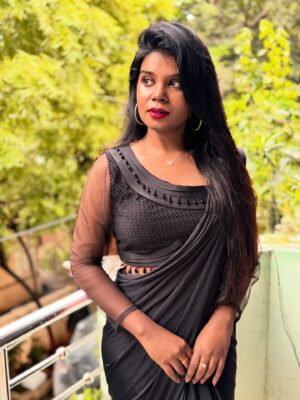 Aarthi Chandran Instagram - Diwali in black- before the plot twist ✨ 
a goodbye to the colour that’s seen all my versions 🖤🌙
happy diwali, from my light to yours 🕯️🧨🎇🎆✨

#Diwali
#HappyDiwali
#Diwali2025
#FestivalOfLights
#DiwaliVibes
#DiwaliCelebration
#DiwaliMood
#DiwaliFeels
#DiwaliDecor
#DiwaliLook
#DiwaliReady
#LightsOfDiwali
#DesiVibes
#EthnicWear
#TraditionalLook
#IndianFestival
#DiwaliOutfit
#DiwaliSpecial
#PatakaLook
#FestiveSeason
#OOTD
#GlowUp
#LitDiwali
#DiwaliNight
#SparkleAndShine
#HomeDecor
#FamilyCelebration
#DiwaliCelebrations
#SweetDiwali
#mableaarthi