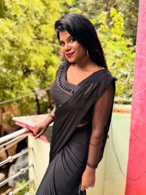 Aarthi Chandran Instagram - Diwali in black- before the plot twist ✨ 
a goodbye to the colour that’s seen all my versions 🖤🌙
happy diwali, from my light to yours 🕯️🧨🎇🎆✨

#Diwali
#HappyDiwali
#Diwali2025
#FestivalOfLights
#DiwaliVibes
#DiwaliCelebration
#DiwaliMood
#DiwaliFeels
#DiwaliDecor
#DiwaliLook
#DiwaliReady
#LightsOfDiwali
#DesiVibes
#EthnicWear
#TraditionalLook
#IndianFestival
#DiwaliOutfit
#DiwaliSpecial
#PatakaLook
#FestiveSeason
#OOTD
#GlowUp
#LitDiwali
#DiwaliNight
#SparkleAndShine
#HomeDecor
#FamilyCelebration
#DiwaliCelebrations
#SweetDiwali
#mableaarthi