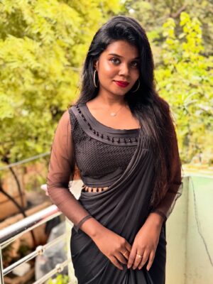 Aarthi Chandran Instagram - Diwali in black- before the plot twist ✨ 
a goodbye to the colour that’s seen all my versions 🖤🌙
happy diwali, from my light to yours 🕯️🧨🎇🎆✨

#Diwali
#HappyDiwali
#Diwali2025
#FestivalOfLights
#DiwaliVibes
#DiwaliCelebration
#DiwaliMood
#DiwaliFeels
#DiwaliDecor
#DiwaliLook
#DiwaliReady
#LightsOfDiwali
#DesiVibes
#EthnicWear
#TraditionalLook
#IndianFestival
#DiwaliOutfit
#DiwaliSpecial
#PatakaLook
#FestiveSeason
#OOTD
#GlowUp
#LitDiwali
#DiwaliNight
#SparkleAndShine
#HomeDecor
#FamilyCelebration
#DiwaliCelebrations
#SweetDiwali
#mableaarthi