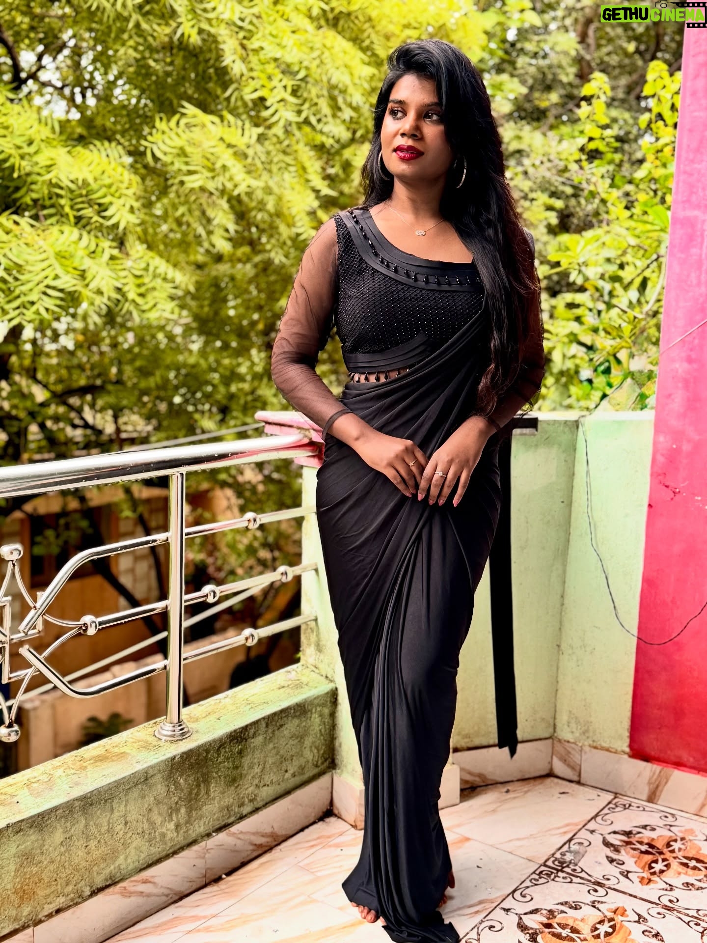 Aarthi Chandran - 6.7K Likes - Diwali in black- before the plot twist ✨ 
a goodbye to the colour that’s seen all my versions 🖤🌙
happy diwali, from my light to yours 🕯️🧨🎇🎆✨

#Diwali
#HappyDiwali
#Diwali2025
#FestivalOfLights
#DiwaliVibes
#DiwaliCelebration
#DiwaliMood
#DiwaliFeels
#DiwaliDecor
#DiwaliLook
#DiwaliReady
#LightsOfDiwali
#DesiVibes
#EthnicWear
#TraditionalLook
#IndianFestival
#DiwaliOutfit
#DiwaliSpecial
#PatakaLook
#FestiveSeason
#OOTD
#GlowUp
#LitDiwali
#DiwaliNight
#SparkleAndShine
#HomeDecor
#FamilyCelebration
#DiwaliCelebrations
#SweetDiwali
#mableaarthi