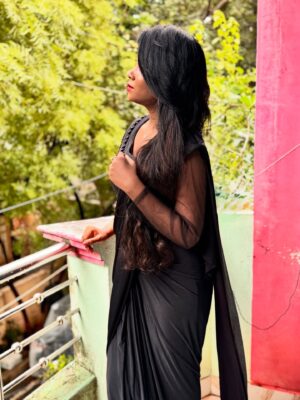 Aarthi Chandran Instagram - Diwali in black- before the plot twist ✨ 
a goodbye to the colour that’s seen all my versions 🖤🌙
happy diwali, from my light to yours 🕯️🧨🎇🎆✨

#Diwali
#HappyDiwali
#Diwali2025
#FestivalOfLights
#DiwaliVibes
#DiwaliCelebration
#DiwaliMood
#DiwaliFeels
#DiwaliDecor
#DiwaliLook
#DiwaliReady
#LightsOfDiwali
#DesiVibes
#EthnicWear
#TraditionalLook
#IndianFestival
#DiwaliOutfit
#DiwaliSpecial
#PatakaLook
#FestiveSeason
#OOTD
#GlowUp
#LitDiwali
#DiwaliNight
#SparkleAndShine
#HomeDecor
#FamilyCelebration
#DiwaliCelebrations
#SweetDiwali
#mableaarthi