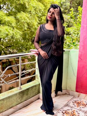 Aarthi Chandran Instagram - Diwali in black- before the plot twist ✨ 
a goodbye to the colour that’s seen all my versions 🖤🌙
happy diwali, from my light to yours 🕯️🧨🎇🎆✨

#Diwali
#HappyDiwali
#Diwali2025
#FestivalOfLights
#DiwaliVibes
#DiwaliCelebration
#DiwaliMood
#DiwaliFeels
#DiwaliDecor
#DiwaliLook
#DiwaliReady
#LightsOfDiwali
#DesiVibes
#EthnicWear
#TraditionalLook
#IndianFestival
#DiwaliOutfit
#DiwaliSpecial
#PatakaLook
#FestiveSeason
#OOTD
#GlowUp
#LitDiwali
#DiwaliNight
#SparkleAndShine
#HomeDecor
#FamilyCelebration
#DiwaliCelebrations
#SweetDiwali
#mableaarthi