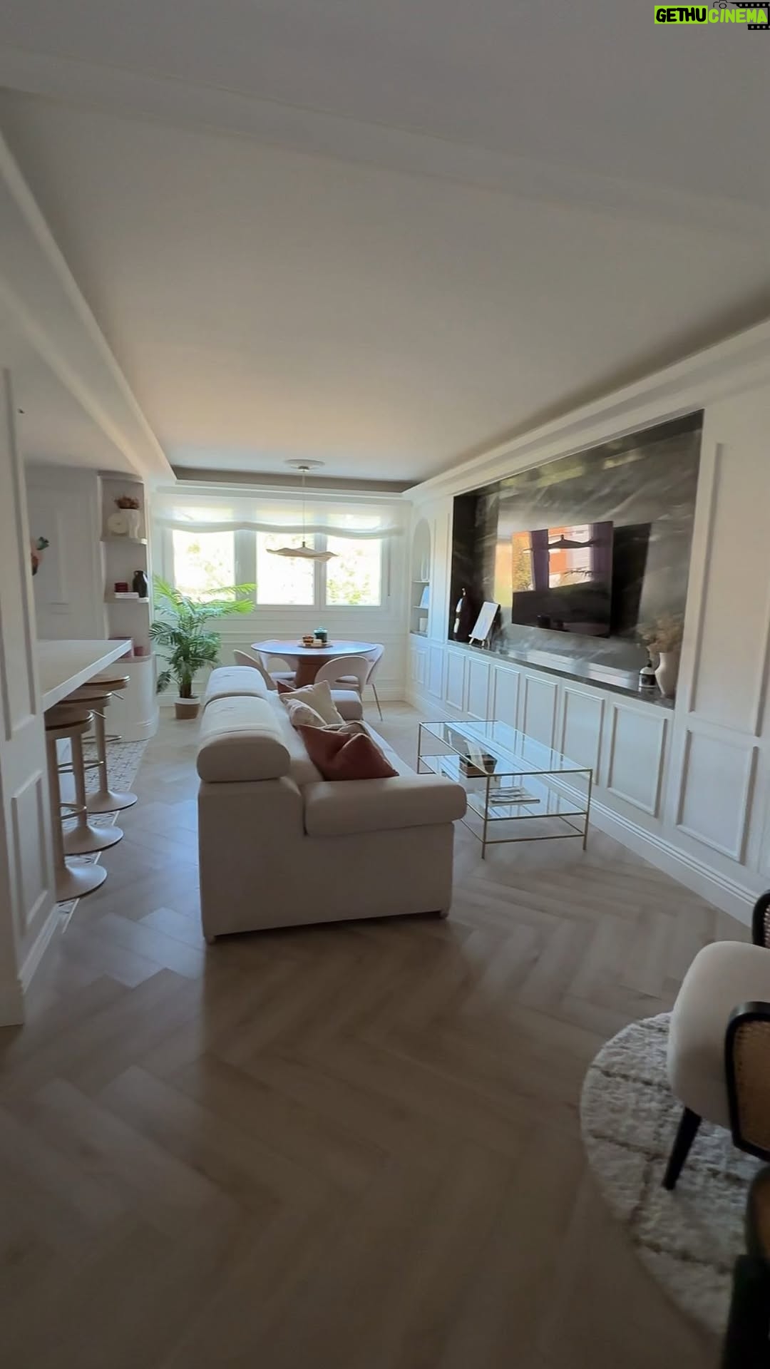 Adara Molinero - 22.9K Likes - House Tour 🏡✨ qué es lo que más os gusta? 💖
‌
Molduras: @garlanda_casa 
Decoración: @sklum.welovedesign @ikeaspain @zarahome 
Cocina: @sixtypro_ 
Encimera de inducción: @cookingsurface