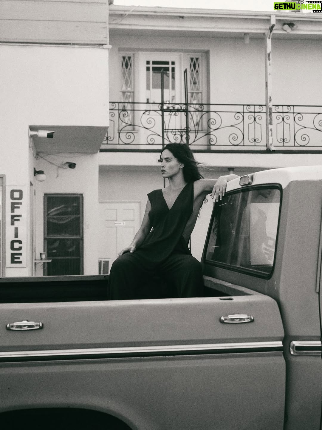 Adria Arjona - 78.2K Likes - Me and my truck for @vogueturkiye thank you @david_roemer 🧡