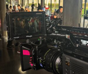 Agustina Suásquita Instagram - Ayer se estrenó la segunda temporada de Envidiosa en @chenetflix Y YA HAY PERSONAS QUE LA TERMINARON 😂 Gracias por los mensajitos, la felicidad de sumarme a este proyecto es inexplicable ♥️🎬