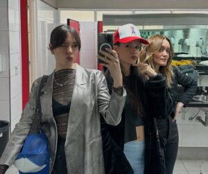 Agustina Suásquita Instagram - Ayer se estrenó la segunda temporada de Envidiosa en @chenetflix Y YA HAY PERSONAS QUE LA TERMINARON 😂 Gracias por los mensajitos, la felicidad de sumarme a este proyecto es inexplicable ♥️🎬