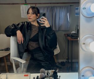 Agustina Suásquita Instagram - Ayer se estrenó la segunda temporada de Envidiosa en @chenetflix Y YA HAY PERSONAS QUE LA TERMINARON 😂 Gracias por los mensajitos, la felicidad de sumarme a este proyecto es inexplicable ♥️🎬