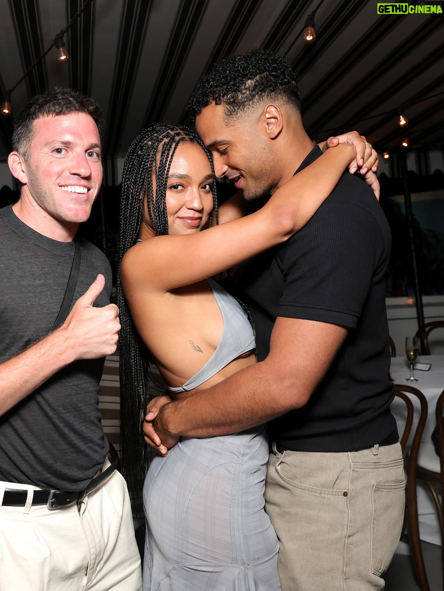 Aisha Dee - 33.5K Likes - that’s my man imma stick beside him