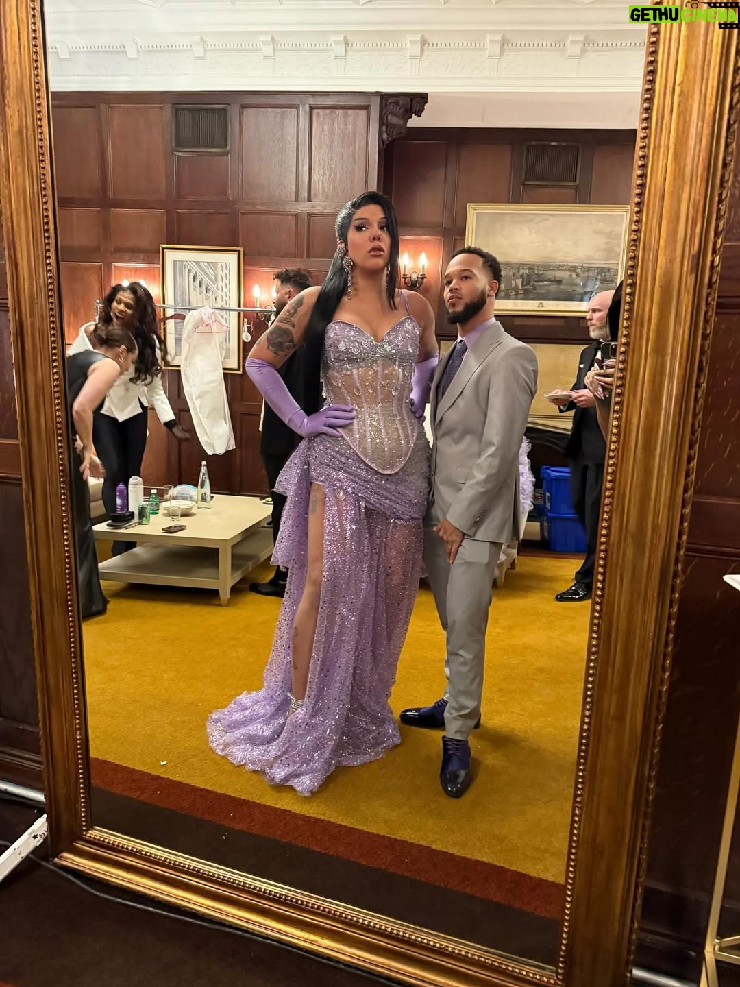 Aja - 41.1K Likes - Name a better mother   son DUO 🤭💖 @shortdarius 

Giving you Espeon Inspired for the GLAAD 40th year anniversary celebration ✨

👗 @daniel_mindiola 
💎 @reikolyn 
💇🏽‍♀️ @omgeewigs 

✨ more stuff to come! ✨🙈