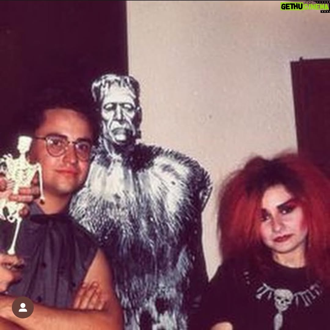Alaska - 26.5K Likes - Una parte de mí, la vida entera. Despedirte y recordarte siempre. Familia y amigo. En lo bueno y en lo malo siempre el primero… ¡qué tristeza tan grande! Un agujero imposible de reparar. Dejas tanto amor… adiós AMIGO @pedro.munster. Te quiero infinito.