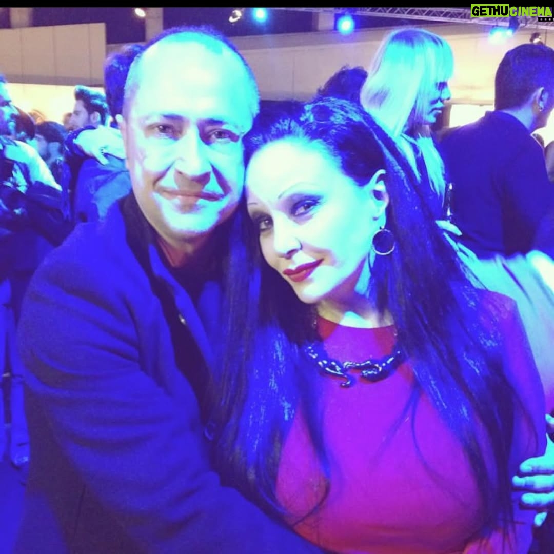 Alaska - 26.5K Likes - Una parte de mí, la vida entera. Despedirte y recordarte siempre. Familia y amigo. En lo bueno y en lo malo siempre el primero… ¡qué tristeza tan grande! Un agujero imposible de reparar. Dejas tanto amor… adiós AMIGO @pedro.munster. Te quiero infinito.