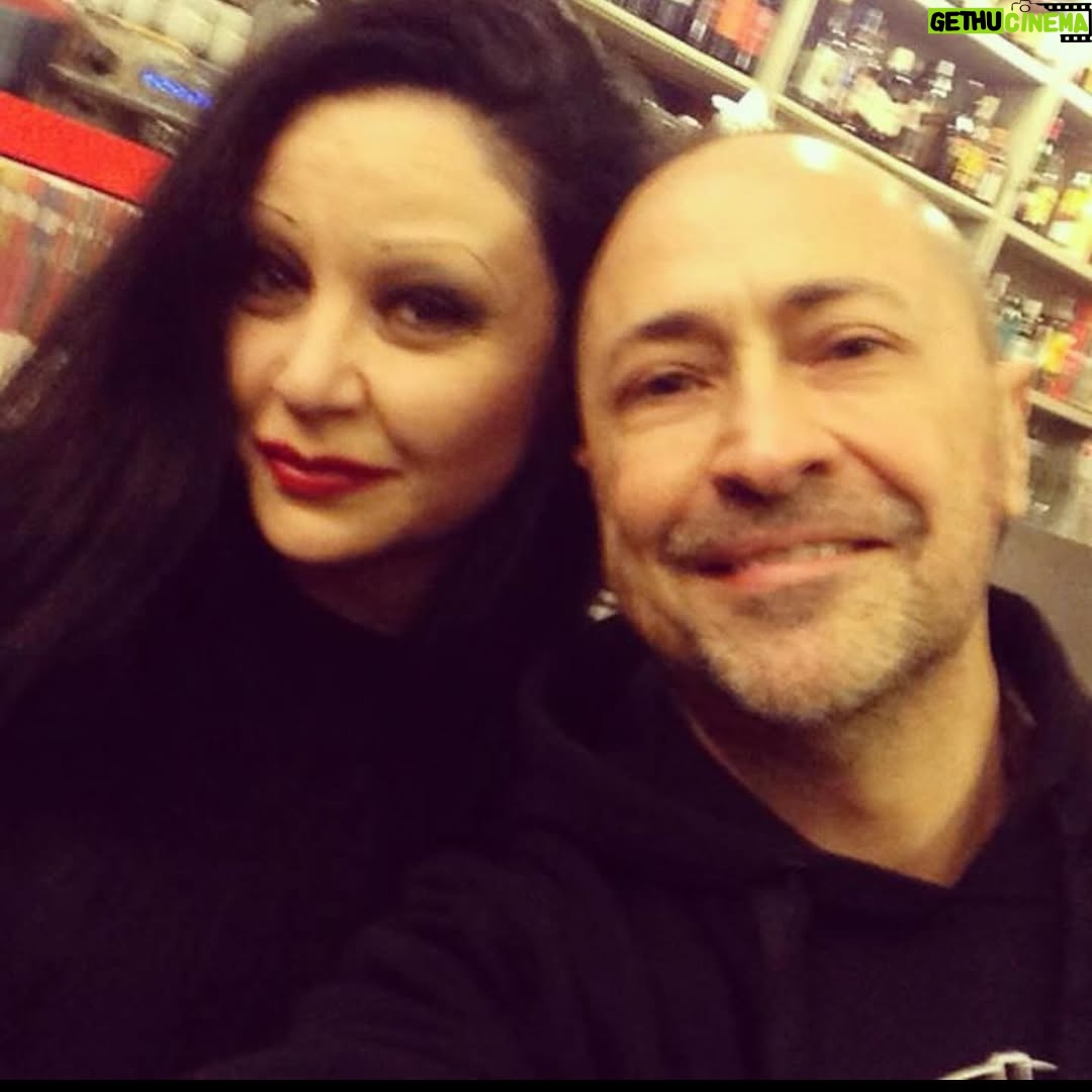 Alaska - 26.5K Likes - Una parte de mí, la vida entera. Despedirte y recordarte siempre. Familia y amigo. En lo bueno y en lo malo siempre el primero… ¡qué tristeza tan grande! Un agujero imposible de reparar. Dejas tanto amor… adiós AMIGO @pedro.munster. Te quiero infinito.