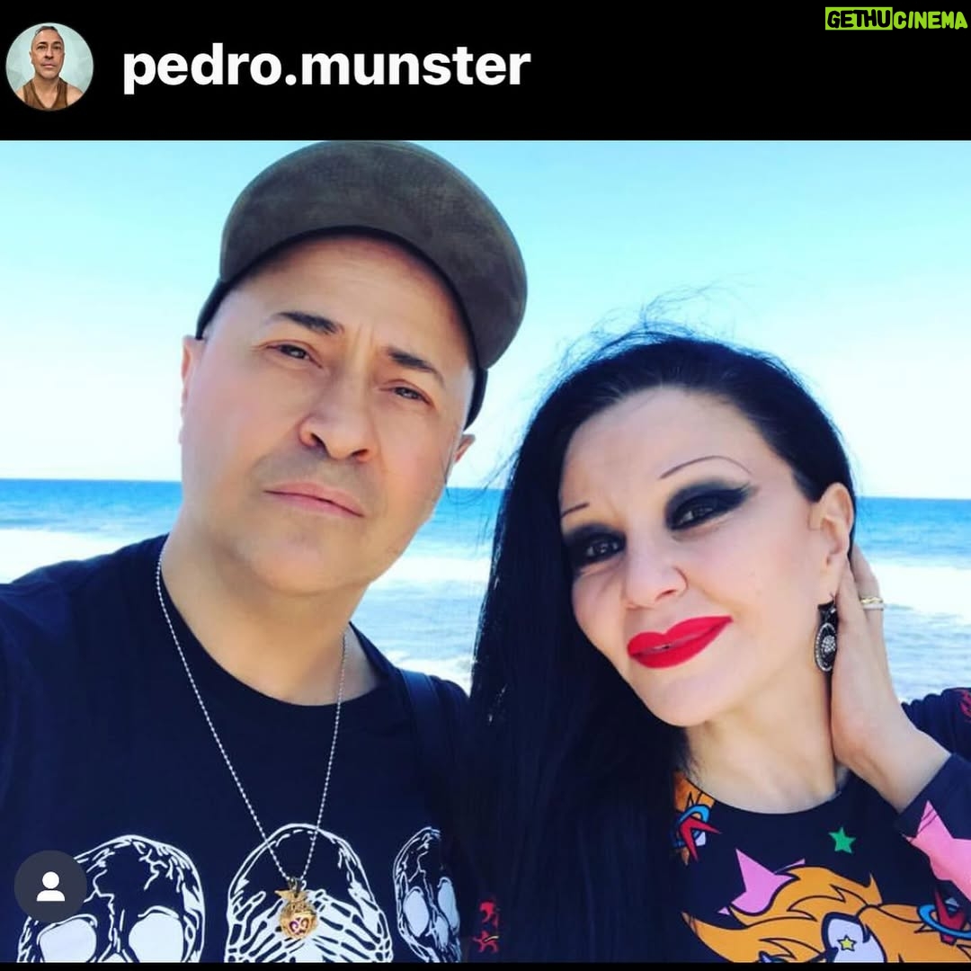 Alaska - 26.5K Likes - Una parte de mí, la vida entera. Despedirte y recordarte siempre. Familia y amigo. En lo bueno y en lo malo siempre el primero… ¡qué tristeza tan grande! Un agujero imposible de reparar. Dejas tanto amor… adiós AMIGO @pedro.munster. Te quiero infinito.