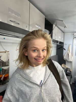 Aleksandra Bortich Instagram - Ой, опять ничего не поменялась. Главное всё то же - любовь сильнее всего. 31!
Если хотите порадовать - пожертвование в @shalash.academy будет лучшим подарком🤍