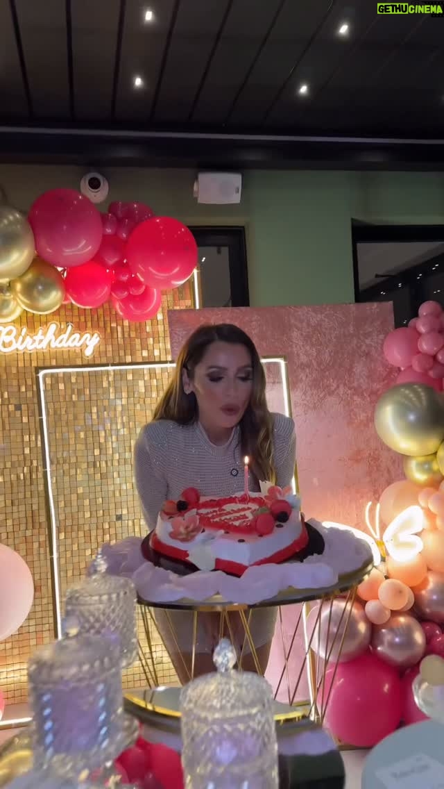 Alessia Macari - 6.9K Likes - Ieri, per il mio #compleanno 🎂 sorpresa da parte della mia famiglia super riuscita!!!

Un ringraziamento in particolare va alle ragazze di @balloonstyleeventi che hanno realizzato un #allestimento davvero meraviglioso 🤩 qui a #caltanissetta