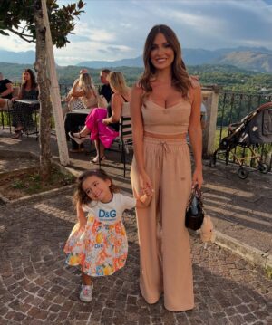Alessia Macari Instagram - La mia piccola principessa con il sorriso più bello del mondo 🌎sei la luce della mia vita . Ti amo piccola cioci @nevaehkragl 🩷 #minime #princess #momdaughter #loveofmylife