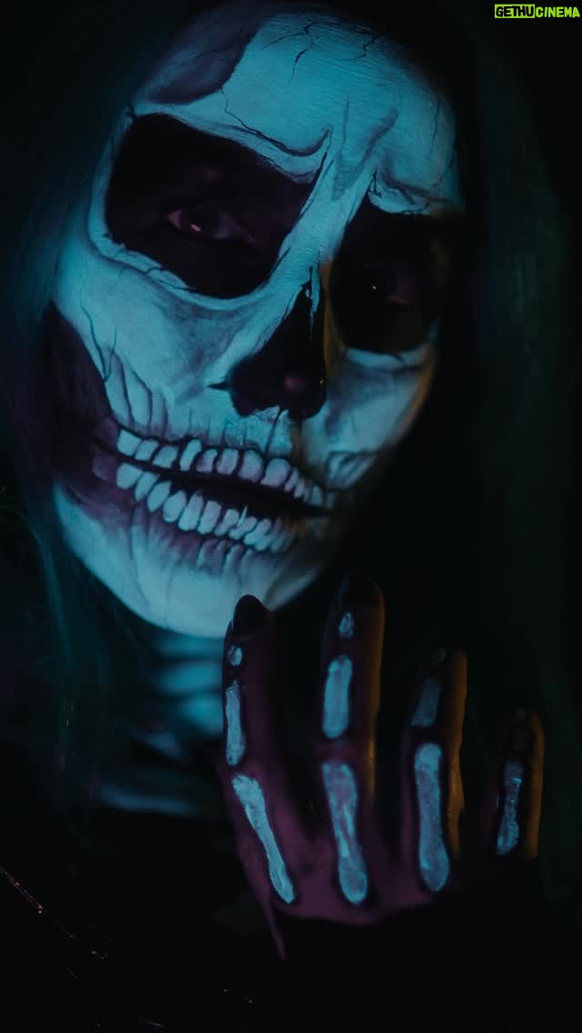 Alissa White-Gluz - 17K Likes - HAPPY HALLOWEEN!! 🎃 

I can't resist my favourite holiday, even if I'm on tour at the time!

Thanks to @jensthepanda for creating this spooky montage with me just moments before the show tonight! 💀

It took me about 4 hours to do this makeup, squeezed it in between our meet & greet and show!