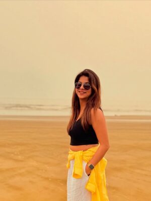 Alivia Sarkar Instagram - Kuch To Rehem Kar Zindagi, Thoda
Sanwar Jane De,
Tera Agla Zakhm Bhi Seh Lenge, Pehle Wala To Bhar Jane De…