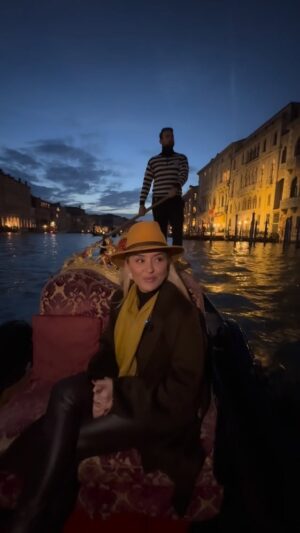 Alketa Vejsiu Instagram - Kjo pune me ben te lumtur!
Dhe njerezit e pervecem qe takoj.
@meet_the_founder_ se shpejti ne Kanalin Class Media ne You Tube! #venezia
