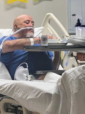 Amanda Salinas Instagram - October 4, 2022 I took this pic of my handsome dad enjoying his dinner, a memory I’ll forever treasure. Who would’ve thought that this was going to be our last conversation we had together?  You left us the next day. 😰💔
I miss you so much daddy 🥺💔.
#pulmonaryfibrosis  #3yearsgonebutneverforgotten💔