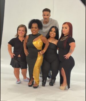 Amanda Salinas Instagram - The wait is almost over! The Little Reunion trailer drops soon! Download the Brandon TV app for $5.99 to catch it first! ❤️
 #newbeginings #tinytwins #brandontv #littlereunion