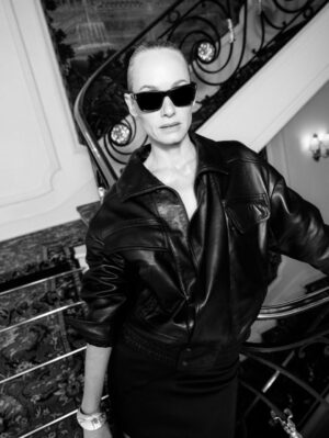 Amber Valletta Instagram - bisou bisou @ysl 🖤