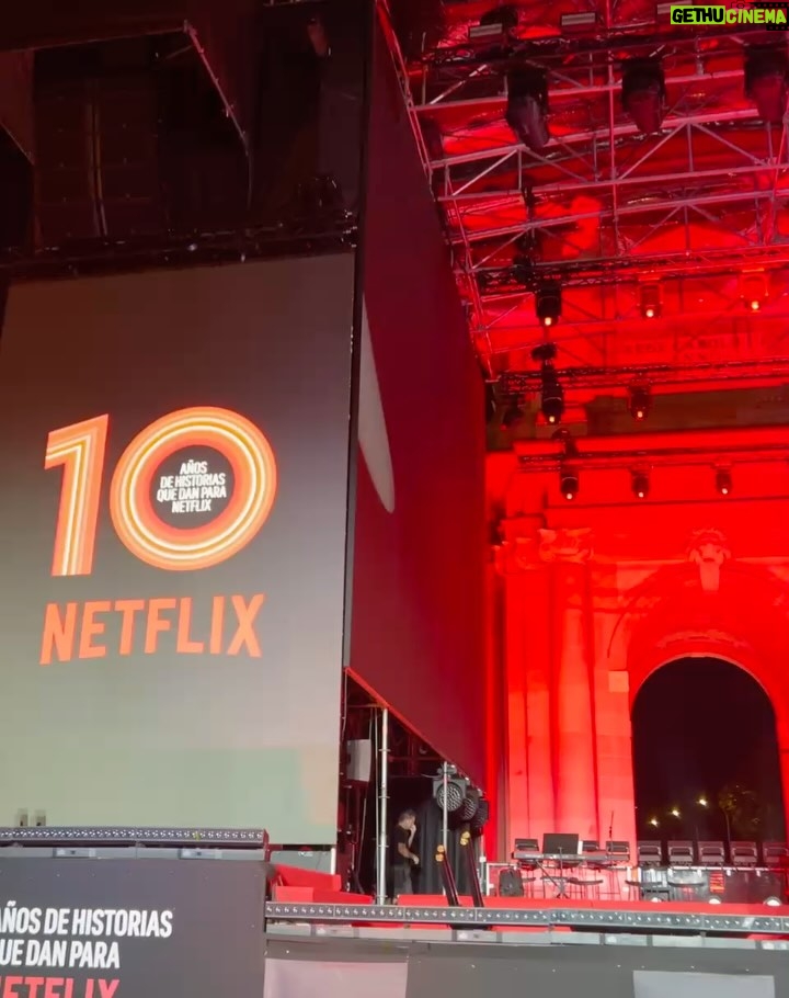 Ana Fernández - 44.9K Likes - Feliz aniversario @netflixes !! 

Vuestras Chicas del Cable no podíamos faltar! Aterrizamos con vosotros, conectamos corazones , abrimos paso a todo lo que estaba por llegar y nos fuimos a lo grande ! Gracias a toda la gente que nos demuestra tanto cariño ❤️

Total look de @maxmara 
Sandalias @ricagno_ 
Joyas @carreraycarrera_official 
Estilismo de la genia @capelliercapellier 
Makeup&hair @gabriel_llano @narsissist 

Equipazo de @carcelen_mgmt @jorgemelia