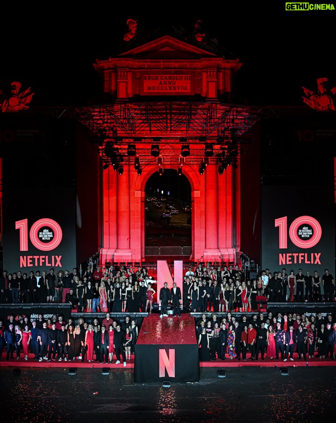 Ana Fernández - 44.9K Likes - Feliz aniversario @netflixes !! 

Vuestras Chicas del Cable no podíamos faltar! Aterrizamos con vosotros, conectamos corazones , abrimos paso a todo lo que estaba por llegar y nos fuimos a lo grande ! Gracias a toda la gente que nos demuestra tanto cariño ❤️

Total look de @maxmara 
Sandalias @ricagno_ 
Joyas @carreraycarrera_official 
Estilismo de la genia @capelliercapellier 
Makeup&hair @gabriel_llano @narsissist 

Equipazo de @carcelen_mgmt @jorgemelia