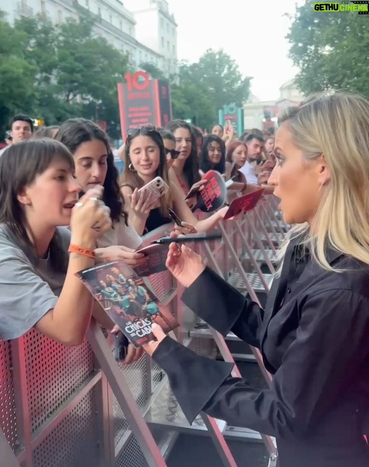 Ana Fernández - 44.9K Likes - Feliz aniversario @netflixes !! 

Vuestras Chicas del Cable no podíamos faltar! Aterrizamos con vosotros, conectamos corazones , abrimos paso a todo lo que estaba por llegar y nos fuimos a lo grande ! Gracias a toda la gente que nos demuestra tanto cariño ❤️

Total look de @maxmara 
Sandalias @ricagno_ 
Joyas @carreraycarrera_official 
Estilismo de la genia @capelliercapellier 
Makeup&hair @gabriel_llano @narsissist 

Equipazo de @carcelen_mgmt @jorgemelia