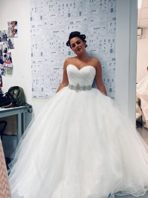Ana Guiomar Instagram - Ultimamente têm me perguntado quantas vezes me casei na ficção, curiosamente nunca tinha pensado sobre…
Mais do que casar várias vezes,também é muito giro casar em várias épocas…💫
Pelas minhas contas umas quatro.